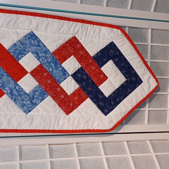 NEW! Hand Made Table Runner - Quilted Christmas / winter 5695 - Picture 6 of 6